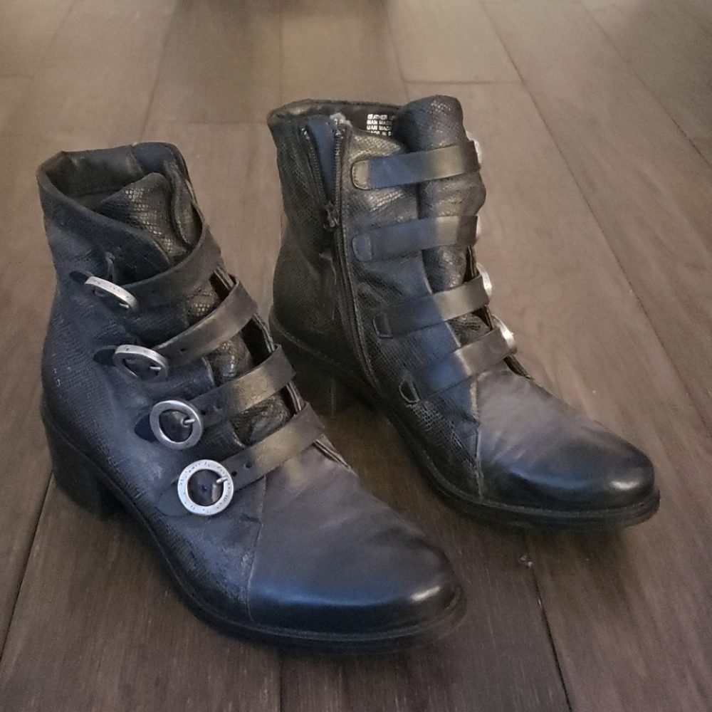 Miz Mooz Size 38 fits like a 8 TTS